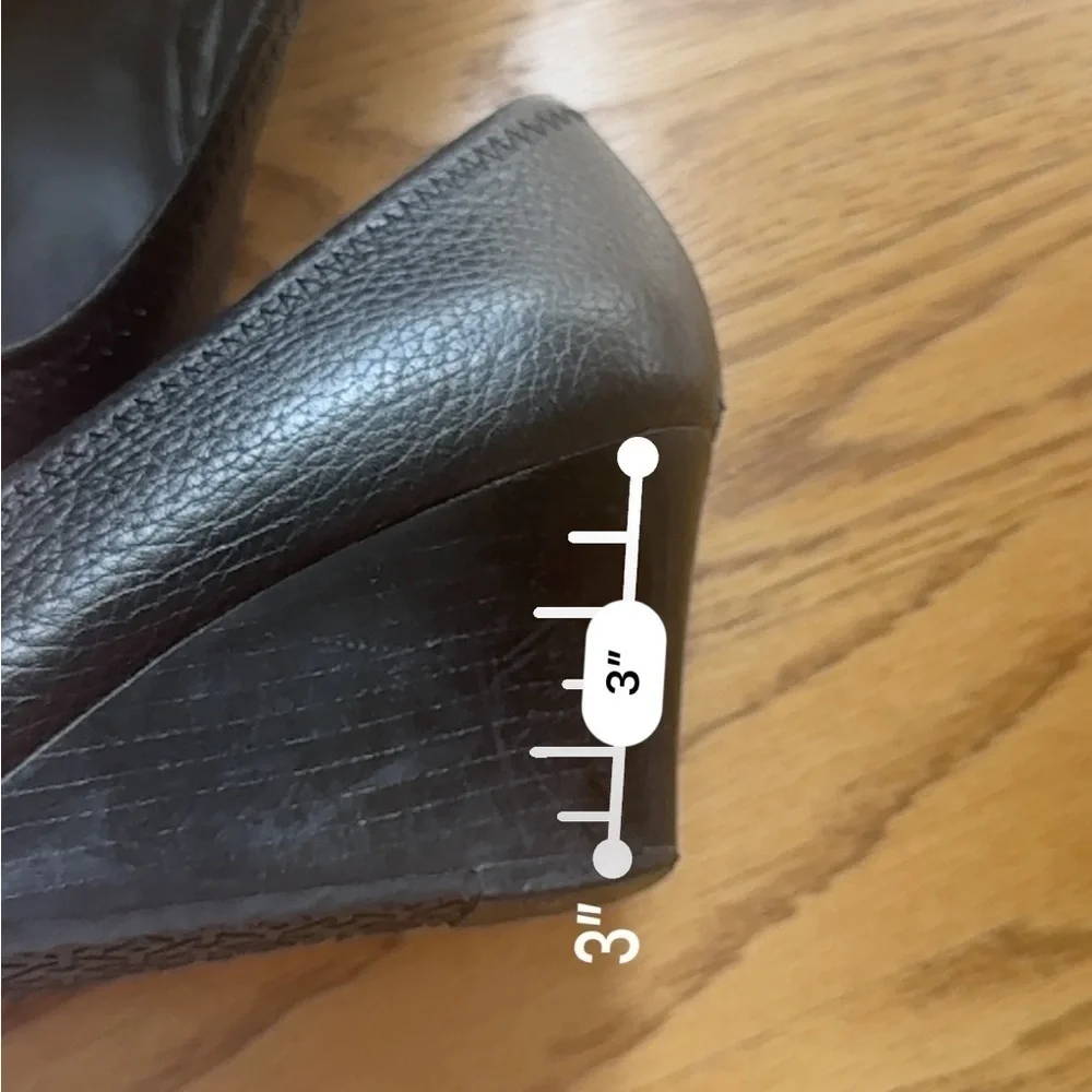 Tory Burch Black Leather Wedge Pumps – Size 8 | Logo Cap Toe